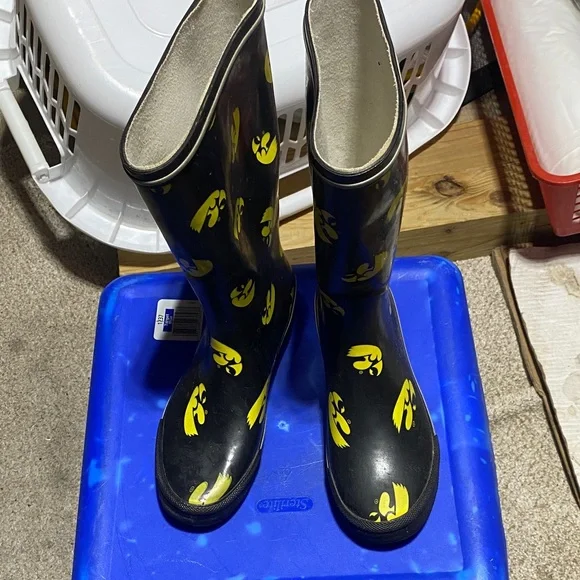 Black & Yellow Iowa State Hawkeye Women's Rain Boots Size 7