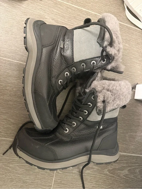 UGG Women's Black and Gray Shearling-Lined Winter Boots - Size 6.5