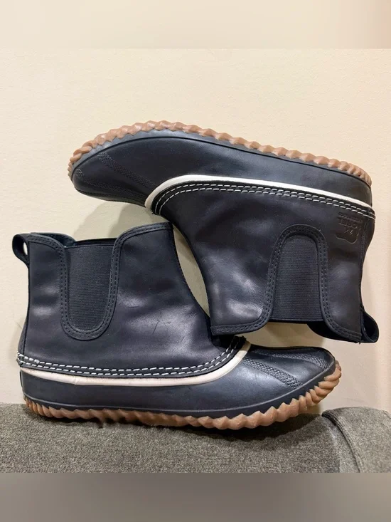 Black Chelsea Duck Boots with Gum Sole
