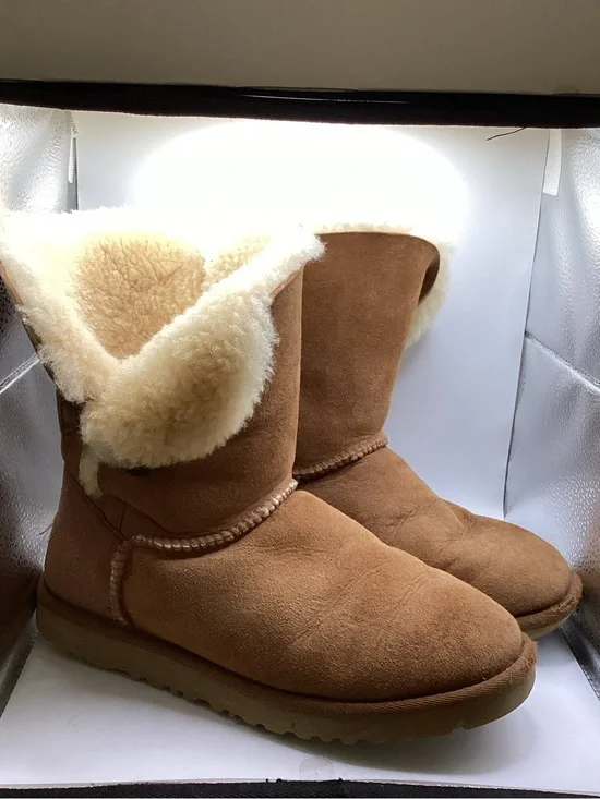 UGG Classic Short Suede Shearling Boots - Chestnut