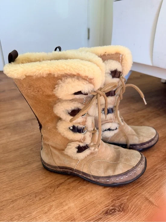 The North Face Abby Suede Shearling Snow Boots Tan Mid Calf granola Aprés Ski