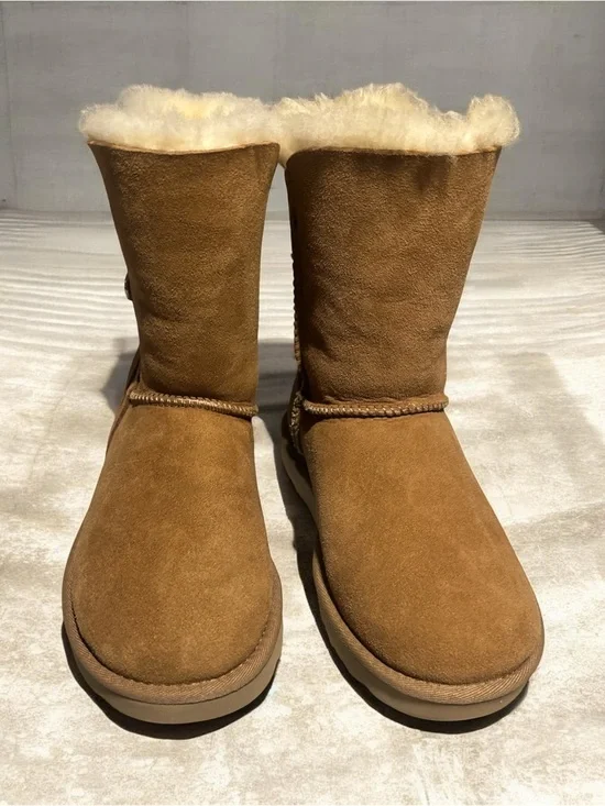 UGG Classic Short Bailey Zip Boots – Chestnut – Women’s Size 5 – New