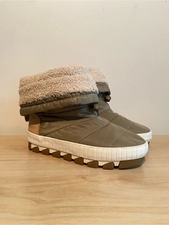Sperry Women’s Size 7 Olive Green Puffer Faux Fur Winter Boots