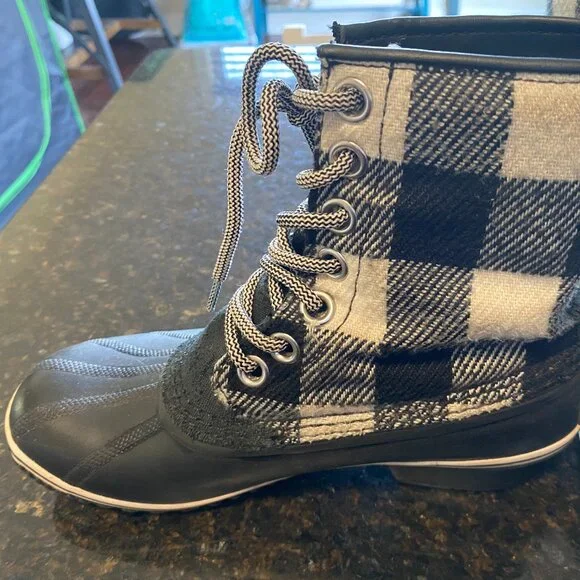 Sorel Women Snow Boots White & Black Plaid Winter Warm Waterproof Winter