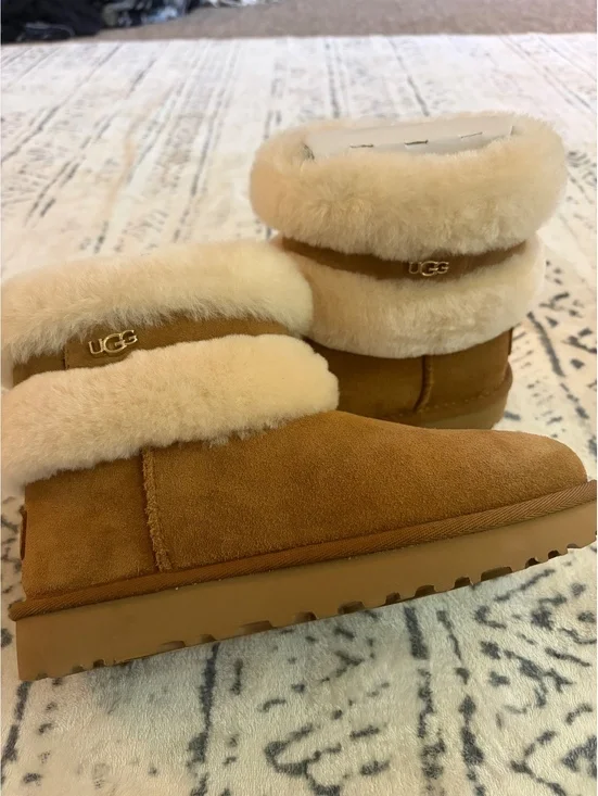 UGG Classic Mini Sheepskin Boots in Chestnut, Size 6