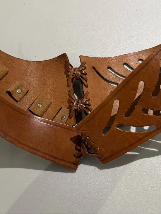 Zibo Women's Tan Leather Cutout Waist Belt with Silver Metal Detail. Size L.