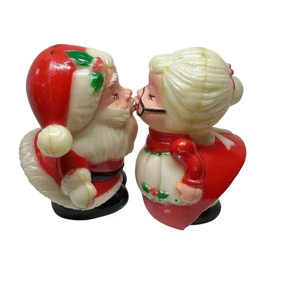 Vintage Santa & Mrs Claus Kissing Salt‎ & Pepper Shakers Christmas Hard Plastic