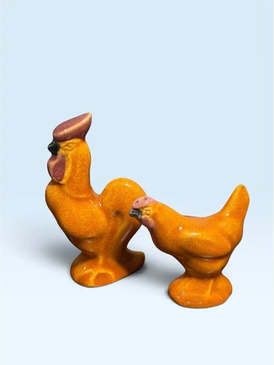 Vintage Rosemeade Dakota Pottery Brown Rooster Hen Salt & Pepper Shakers Label