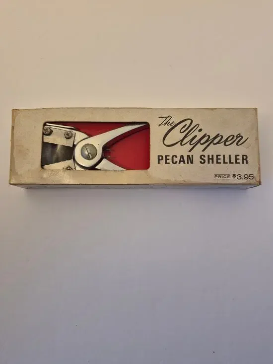 The Clipper Pecan Sheller Vintage USA Pre-Owned In Box Metal