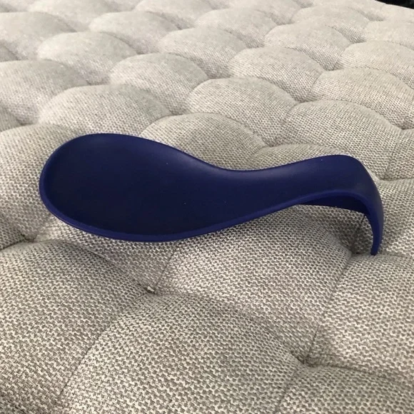 Dark blue silicone spoon rest