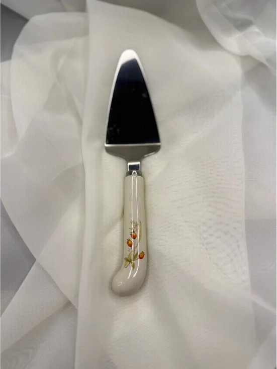 Vintage Stainless Steel Cake Pie Server Ceramic Handle Berry Floral 9”