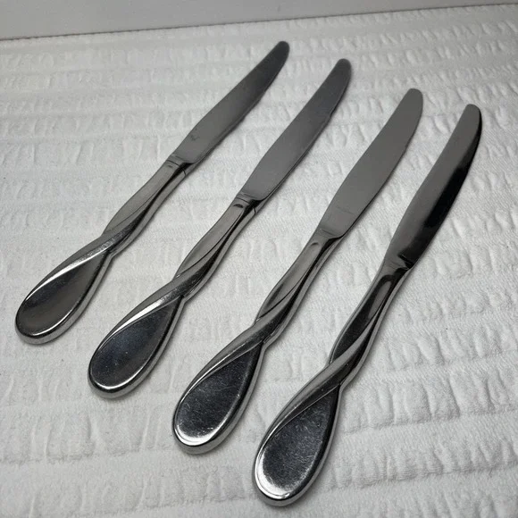 Oneida 18/10 stainless Aquarius lot of 4 dinner knives 9 3/4