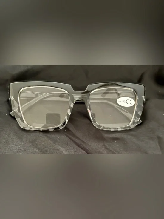 Square Oversized Reading Glasses in Black Tortoiseshell - Women Accessories