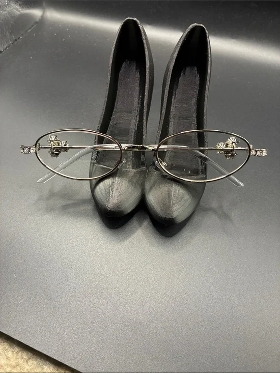 🔥 My rock Women’s Silver Oval Rhinestone Frame Reading Glasses