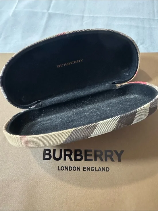 Burberry Signature Iconic Checkered Glasses Case in Beige & Brown — ‼️SEE NOTES