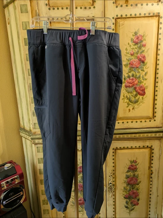 Figs Men's Gray Scrub Pants with Pink Drawstring Sz L/P
