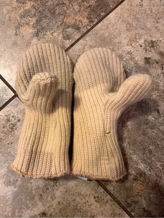 Adult pair of vintage cream-colored ribbed knit 100% wool mittens size medium