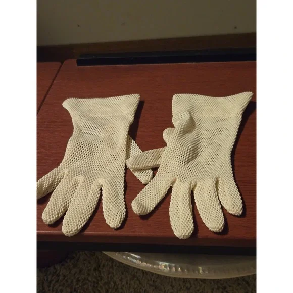 Vintage Cream Crochet‎ Mesh Gloves Short Wrist Length Fishnet Tea Party Formal