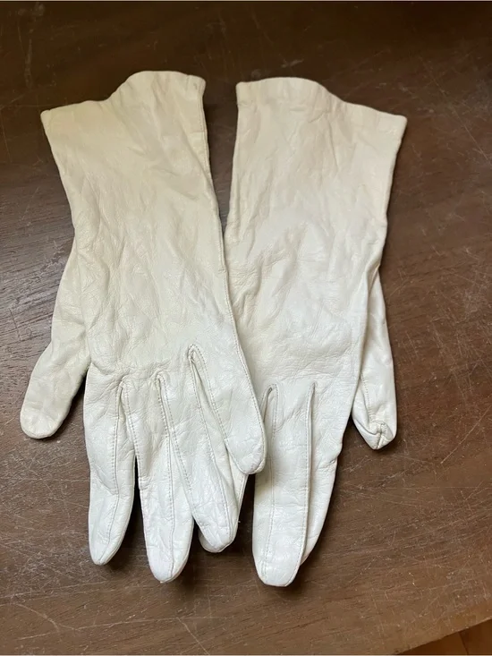 Vintage Women's Cream Leather Gloves 7.5 Table Cut
