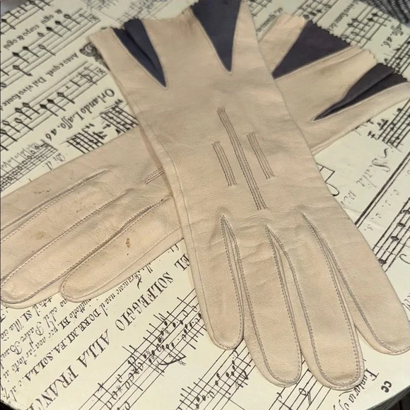 Vintage Cream Leather Gloves SZ Small