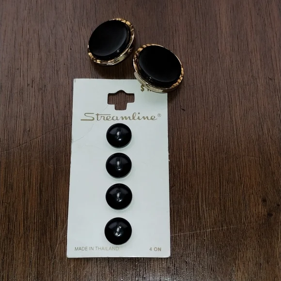 Black Buttons