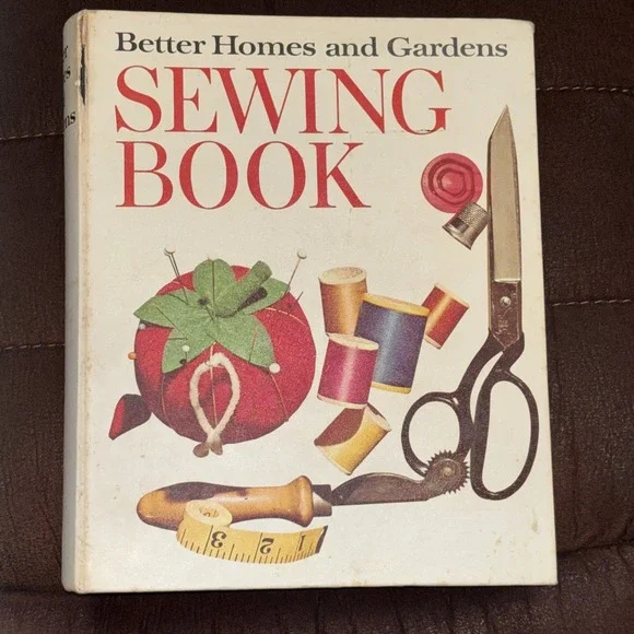 Vtg 1970 Better Homes and Garden Sewing Book Ring Binder‎ Hardcover Tabs Retro