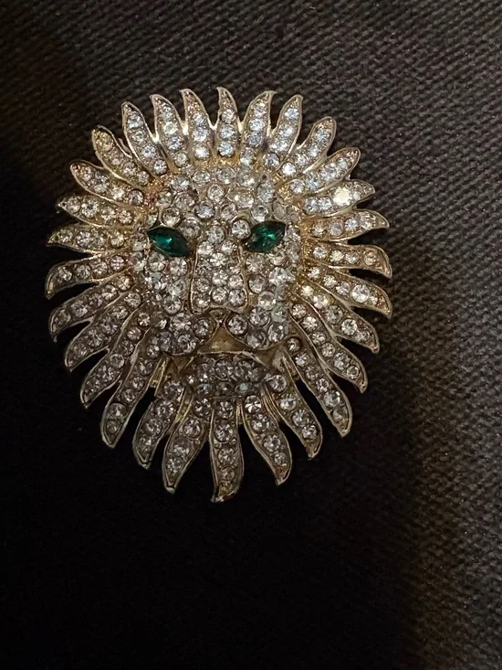 Crystal Lion Head Brooch with Emerald Eyes - Gold Tone