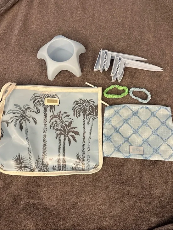Lilly Pulitzer Paradise Pouch Drink Holder Towel Stakes Scrunchies NWT
