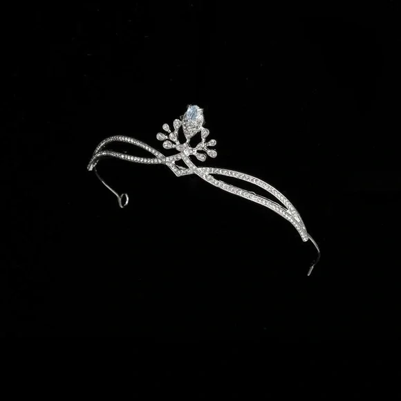 Elegant Silver Tiara with Crystal Accents