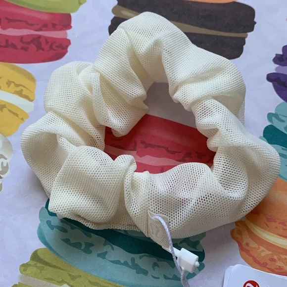 Lululemon Uplifting Scrunchie Almond Creamy Off-white Mesh NWT Hair tie