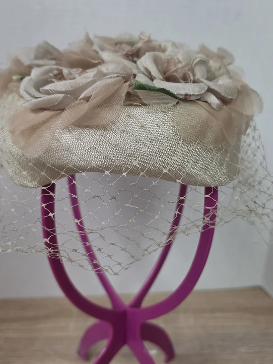 Vintage Women's Union Made Beige Floral Pillbox Fascinator Hat Mid 20th Century