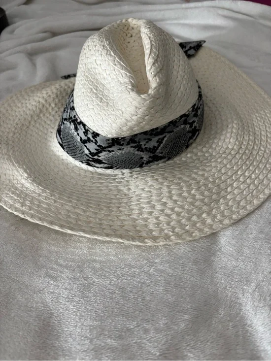 Vince Camuto Cream Straw Fedora with Black Snake-Print Band