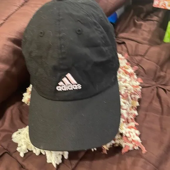 Ladies Adidas baseball cap black with light pink logo