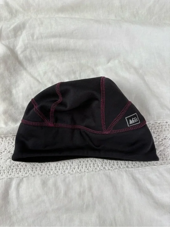 REI Womens Fleece Lined Ponytail Beanie Skully Cap Black Purple One Size