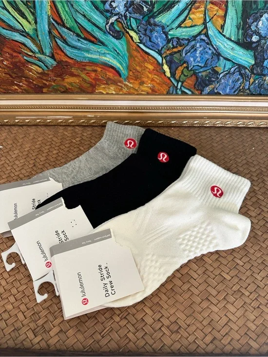 Lululemon daily stride crew socks set