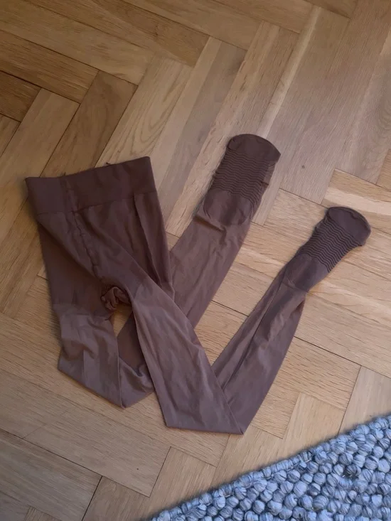 NWOT Natori tan stockings with ribbed feet