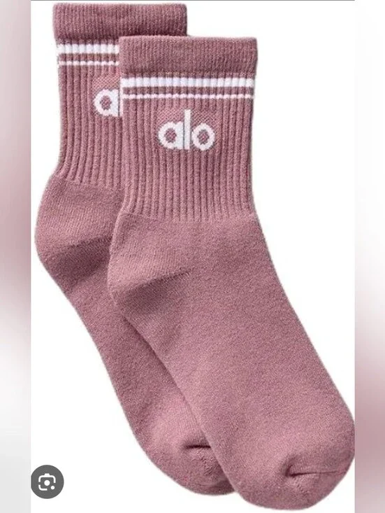 NWT Alo Yoga Unisex Half-Crew Throwback Socks Smoky Quartz White Size M