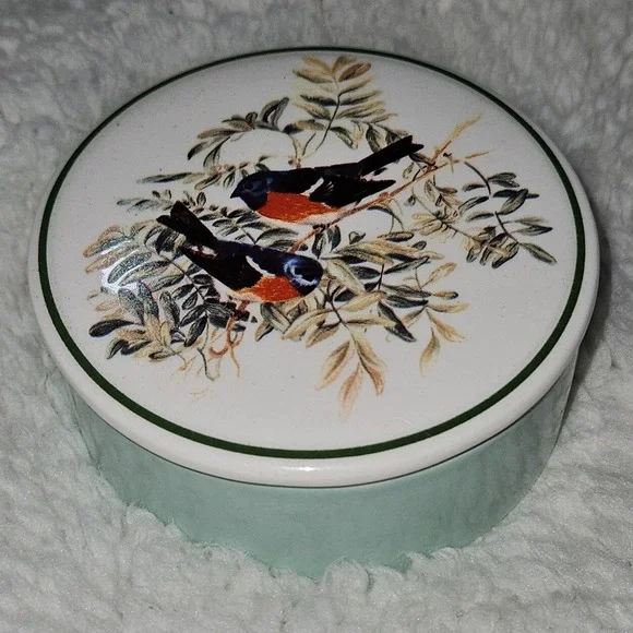 Vintage Russ Berrie Four Seasons Woodland Bird Porcelain‎ Trinket Box #25154