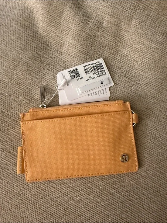 Lululemon clippable card case