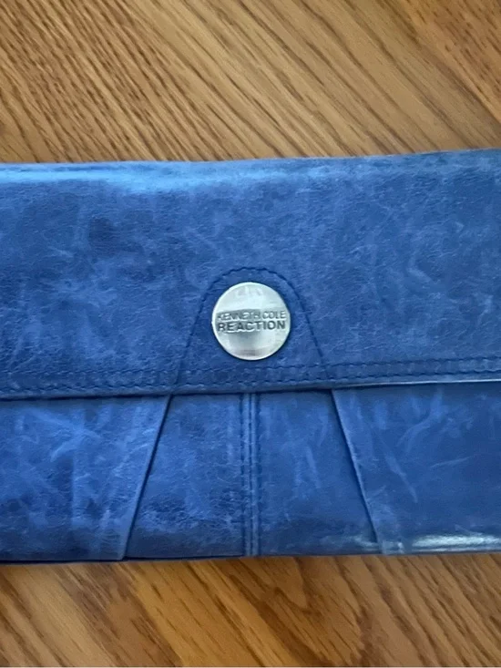 Kenneth Cole Reaction Tri-Fold Leather Wallet