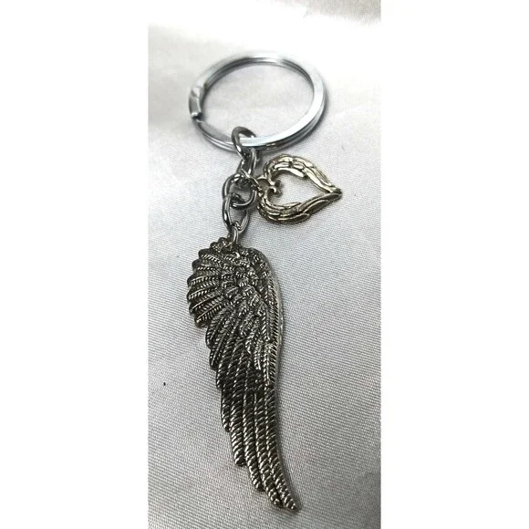 FEATHER & HEART METAL KEYCHAIN
