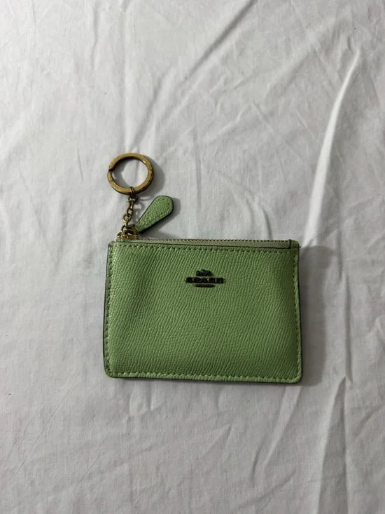 Small green card/key wallet