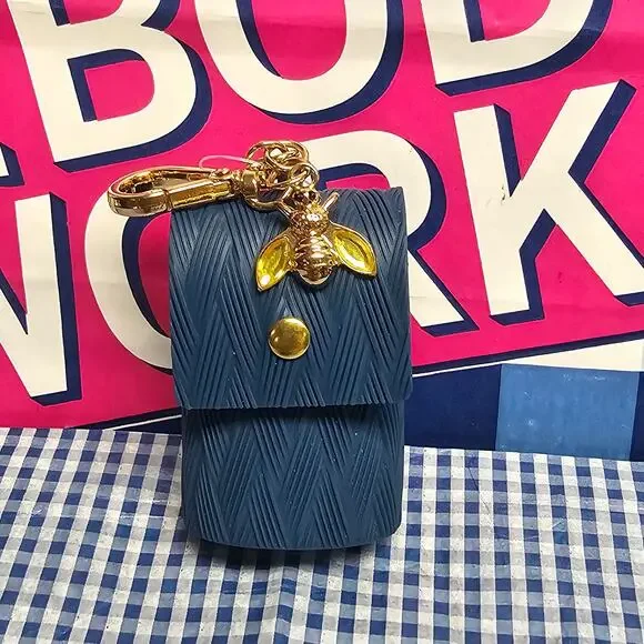 BBW Navy Blue Bee Charm Basketweave SnapCase Pocketbac Holder