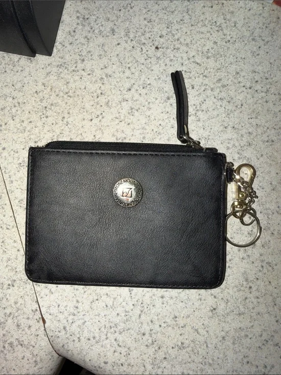 Stone Mountain Accessories Black Leather Zip Card Holder with Keyring