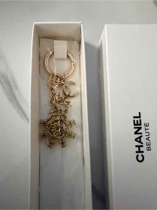 CHANEL Gold Snowflake Key & Card Holder Charm
