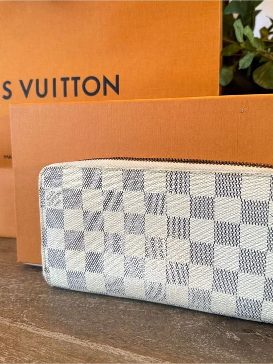 Louis Vuitton Damier Azur Zippy wallet