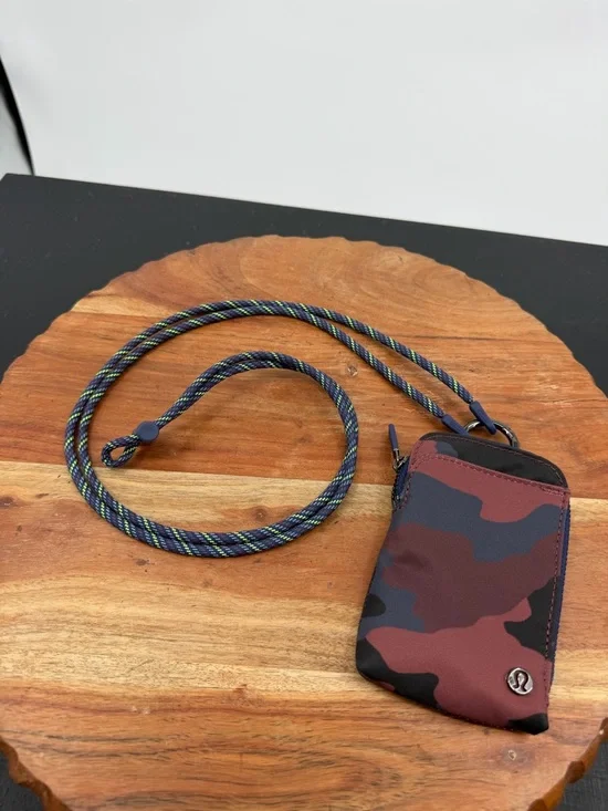Lululemon‎ Wearable Card Case Heritage 365 Camo Smoky Red Night Sea Multi