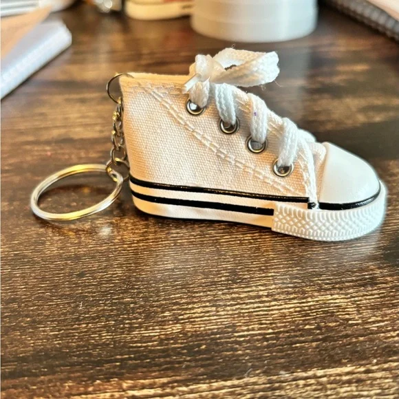 White High Top Sneaker‎ Keychain