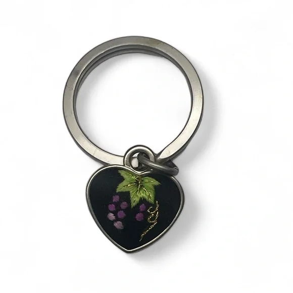 3D Style Purple Wine Grapes on‎ Curved Black Background 1