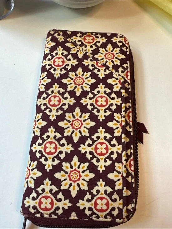 Vera Bradley Zip Travel RFID Wallet Passport Organizer ID Medallion‎ Pattern